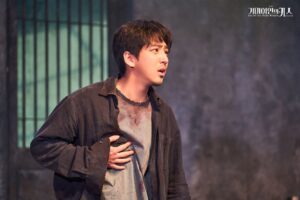 Cha Sun-woo Instagram - 사랑하는 발렌틴📖🕷️
#거미여인의키스 #발렌틴 #몰리나 #kissofthespiderwoman