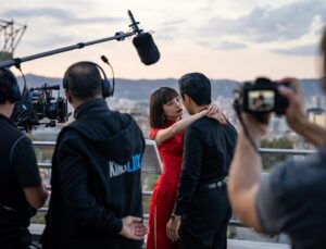 Chacha Huang Instagram - 🎬Societat Negra 

Mi primera película rodada en Catalán (no, no hablo Catalán, pero sí en la peli, ahí el reto). 
Ha sido una gozada trabajar y crear junto con un equipo increíble de 10. Gracias @tb.ramon por confiar en mí para darle vida a Pei Lan, un personaje con tanta profundidad y complejidad, un regalo de la profesión. 

Feliz de contaros que inauguramos el festival de @fic_cat el 1 de junio y la estrenamos en cines en España en octubre. Stay tuned. @segarrafilms 

📷 @junda_senjin