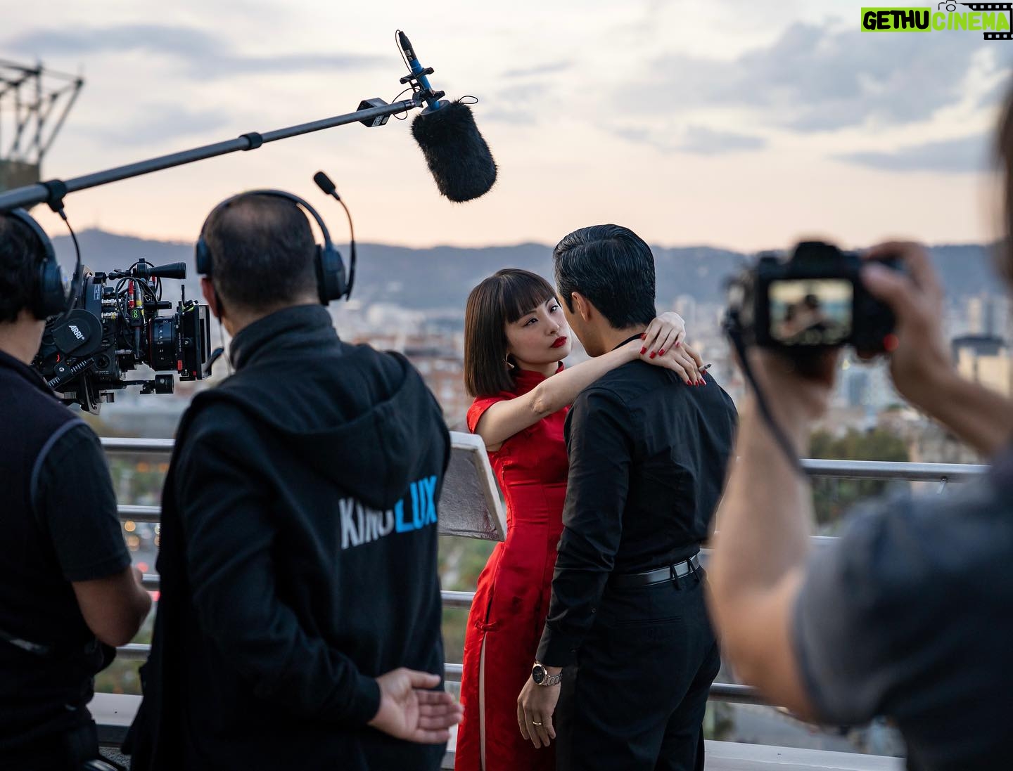 Chacha Huang - 3 Likes - 🎬Societat Negra
Mi primera película rodada en Catalán (no, no hablo Catalán, pero sí en la peli, ahí el reto).
Ha sido una gozada trabajar y crear junto con un equipo increíble de 10. Gracias @tb.ramon por confiar en mí para darle vida a Pei Lan, un personaje con tanta profundidad y complejidad, un regalo de la profesión.
Feliz de contaros que inauguramos el festival de @fic_cat el 1 de junio y la estrenamos en cines en España en octubre. Stay tuned. @segarrafilms
📷 @junda_senjin