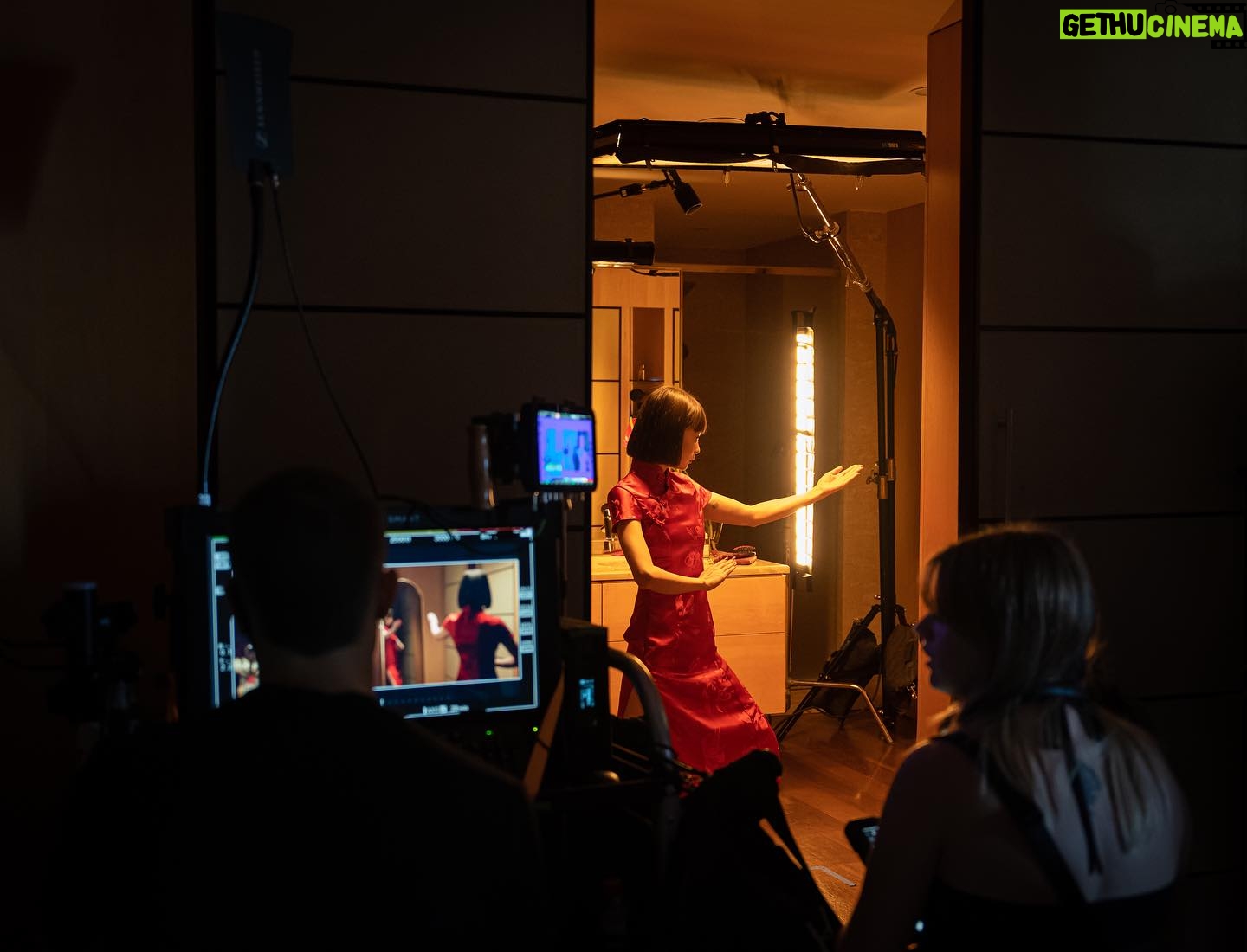 Chacha Huang - 3 Likes - 🎬Societat Negra
Mi primera película rodada en Catalán (no, no hablo Catalán, pero sí en la peli, ahí el reto).
Ha sido una gozada trabajar y crear junto con un equipo increíble de 10. Gracias @tb.ramon por confiar en mí para darle vida a Pei Lan, un personaje con tanta profundidad y complejidad, un regalo de la profesión.
Feliz de contaros que inauguramos el festival de @fic_cat el 1 de junio y la estrenamos en cines en España en octubre. Stay tuned. @segarrafilms
📷 @junda_senjin