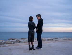 Chacha Huang Instagram - 🎬Societat Negra 

Mi primera película rodada en Catalán (no, no hablo Catalán, pero sí en la peli, ahí el reto). 
Ha sido una gozada trabajar y crear junto con un equipo increíble de 10. Gracias @tb.ramon por confiar en mí para darle vida a Pei Lan, un personaje con tanta profundidad y complejidad, un regalo de la profesión. 

Feliz de contaros que inauguramos el festival de @fic_cat el 1 de junio y la estrenamos en cines en España en octubre. Stay tuned. @segarrafilms 

📷 @junda_senjin