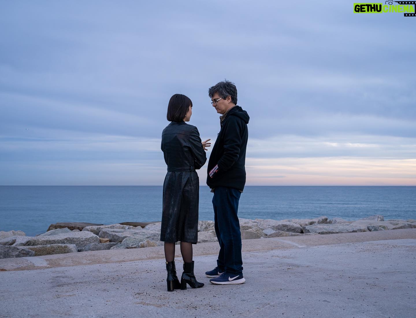 Chacha Huang - 3 Likes - 🎬Societat Negra
Mi primera película rodada en Catalán (no, no hablo Catalán, pero sí en la peli, ahí el reto).
Ha sido una gozada trabajar y crear junto con un equipo increíble de 10. Gracias @tb.ramon por confiar en mí para darle vida a Pei Lan, un personaje con tanta profundidad y complejidad, un regalo de la profesión.
Feliz de contaros que inauguramos el festival de @fic_cat el 1 de junio y la estrenamos en cines en España en octubre. Stay tuned. @segarrafilms
📷 @junda_senjin