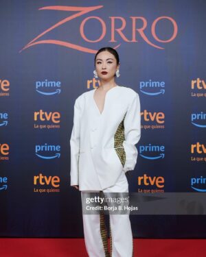 Chacha Huang Instagram - ZORRO premiere in Madrid
Mañana el 25 estrenamos en @primevideoes 
El 28 en la 1 @rtve 
Espero que que os guste❣️

Gracias por acompañarme siempre @diorbeauty @mariorubiio