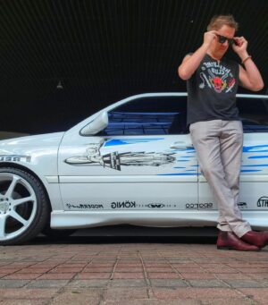 Chad Lindberg Instagram - Reunited with the hero car of the original movie. 💙 
.
.
I'm appearing at the Denver Comic Con today, tomorrow and Sunday. Come say hello!