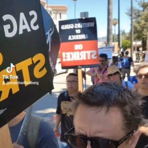 Chad Lindberg Instagram - FIGHTING FOR OUR FUTURE!!! 🎭💪🔥 #sagaftra #sagaftrastrike
