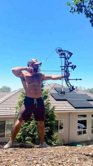 Chad Mendes Instagram - Harnessing my inner @urijahfaber and rocking that #noshirtnation while getting my afternoon reps in yesterday lol! This heat came quick but bring it on! Just means we are that much closer to fall lol 🤷🏽‍♂️🏹

#sunsoutbunsout #hoytbowhunting #ultraview #practice #70yards #fullsend #reps