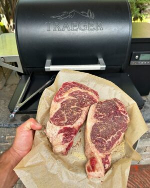 Chad Mendes Instagram - It’s an @americanalmondbeef kinda night on the @traegergrills 🤤🤤🤤🥩🥩

#giggitty #beef #meatsweats #bringiton #traegergrills