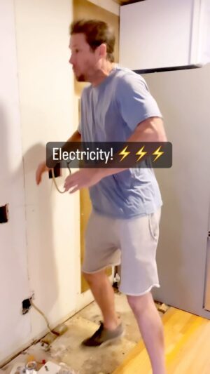 Chadd Smith Instagram - When you are trying to feed the wire but the wire feeds you 🤖🤌🏼⚡️#electricity #madetherobotdoit #popping