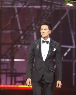 Chaiwat Thongsaeng Instagram - ออกมาจากป่าจากเขาทั้งที ต้องใส่ชุด ให้หล่อกับเขาบ้าง…

ลุคที่ไม่ค่อยได้เหน…