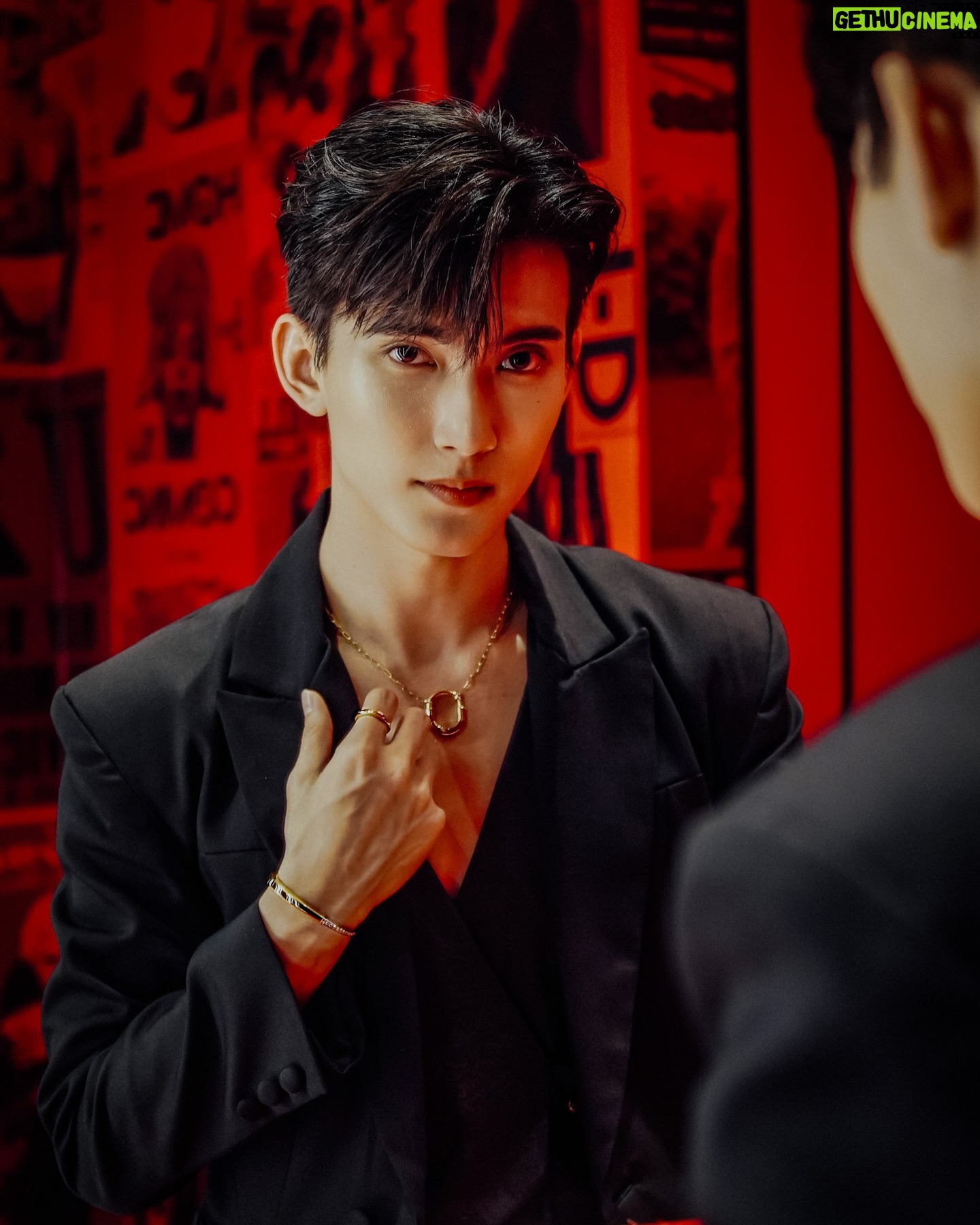 Chalongrat Novsamrong - 70.3K Likes - 🧛🏻🧛🏻♂️