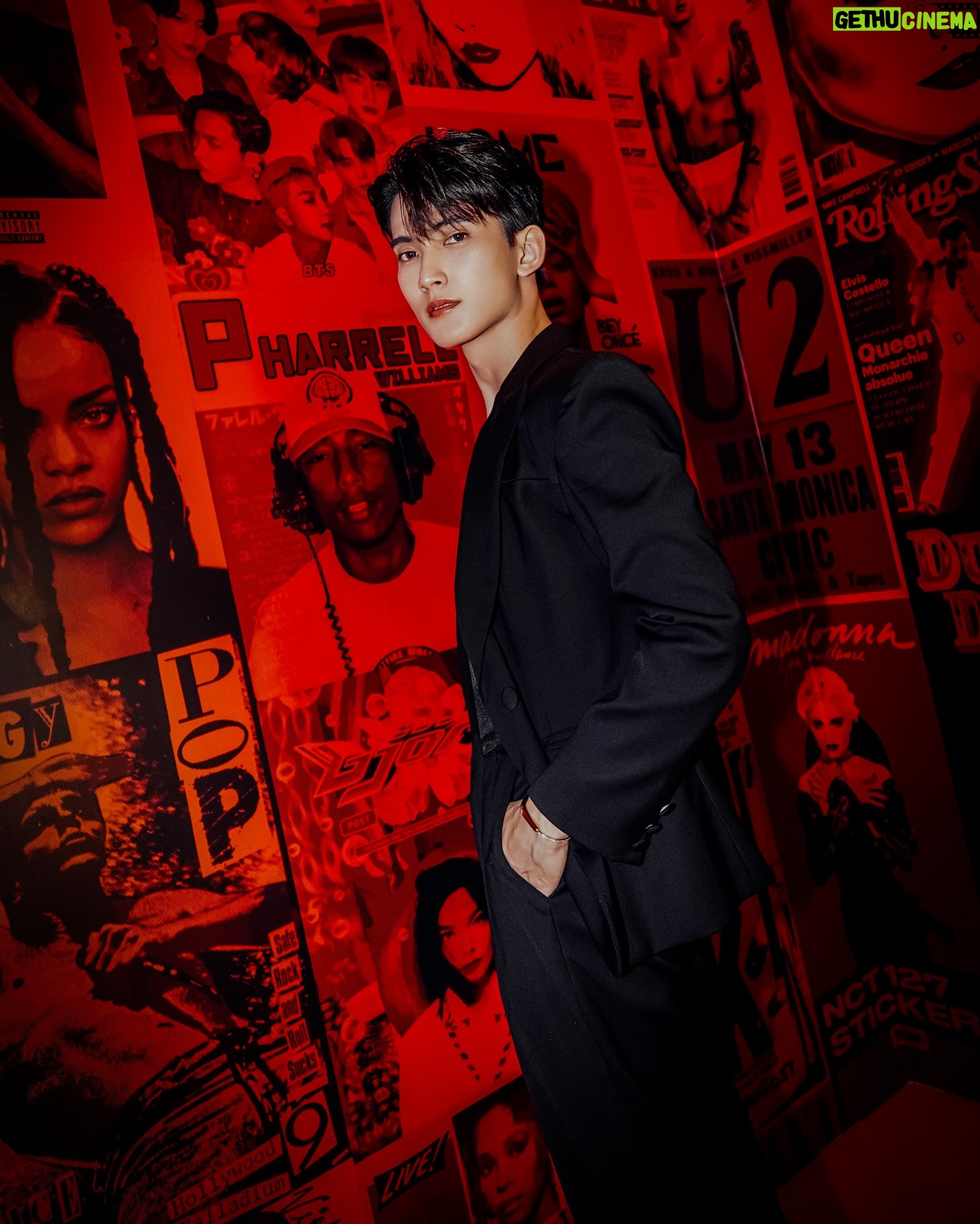Chalongrat Novsamrong - 70.3K Likes - 🧛🏻🧛🏻♂️