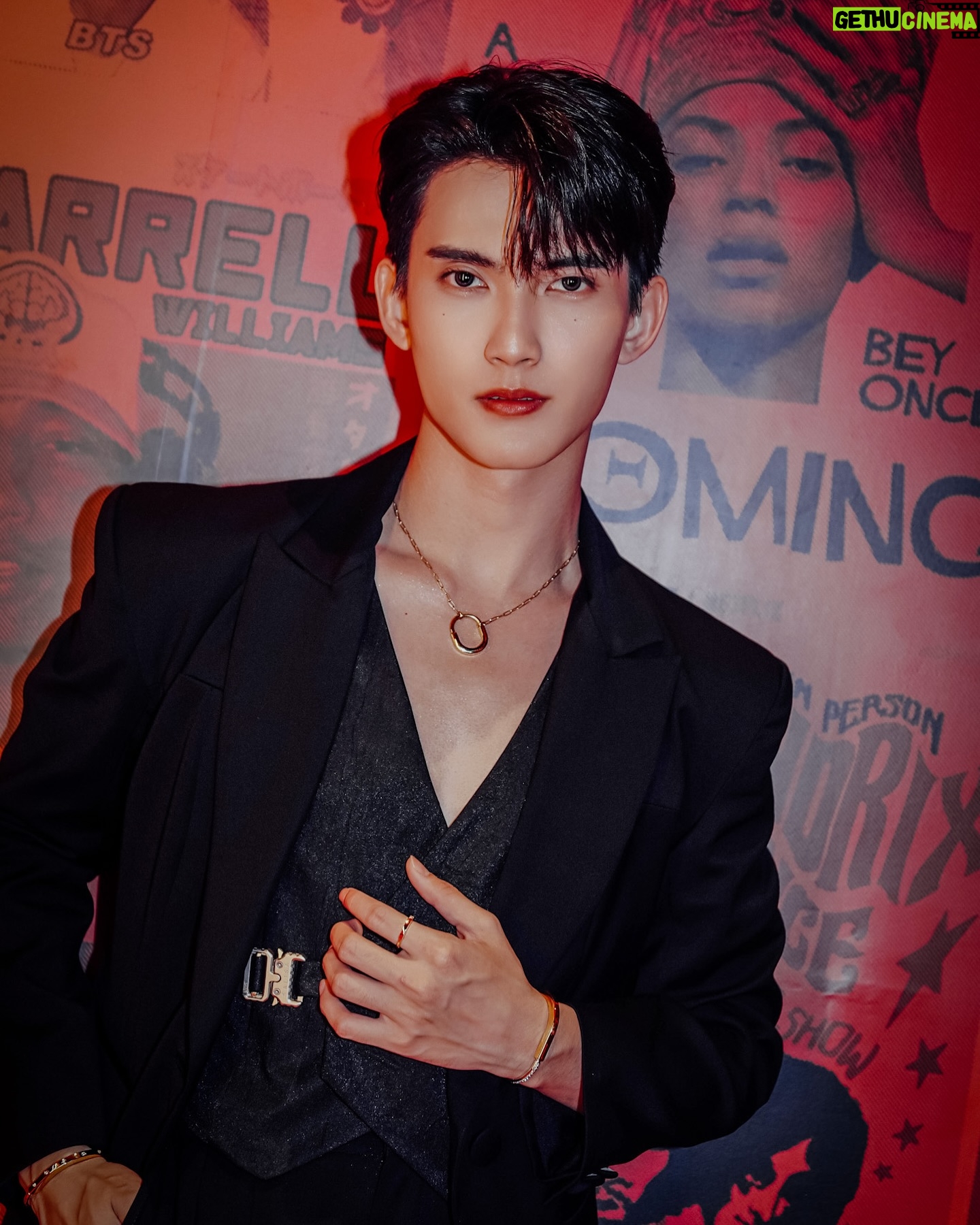 Chalongrat Novsamrong - 70.3K Likes - 🧛🏻🧛🏻♂️