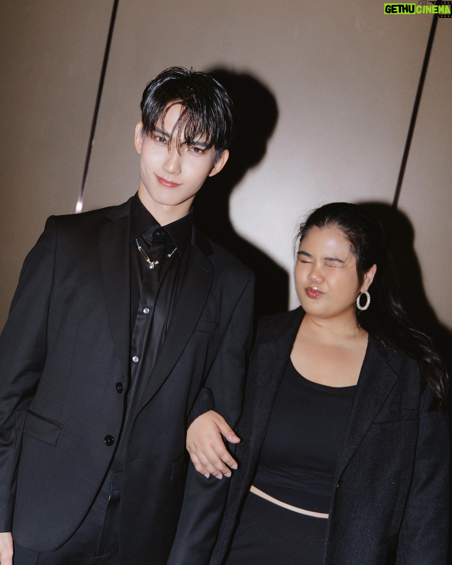 Chalongrat Novsamrong - 38.7K Likes - 🖤🖤🖤🖤