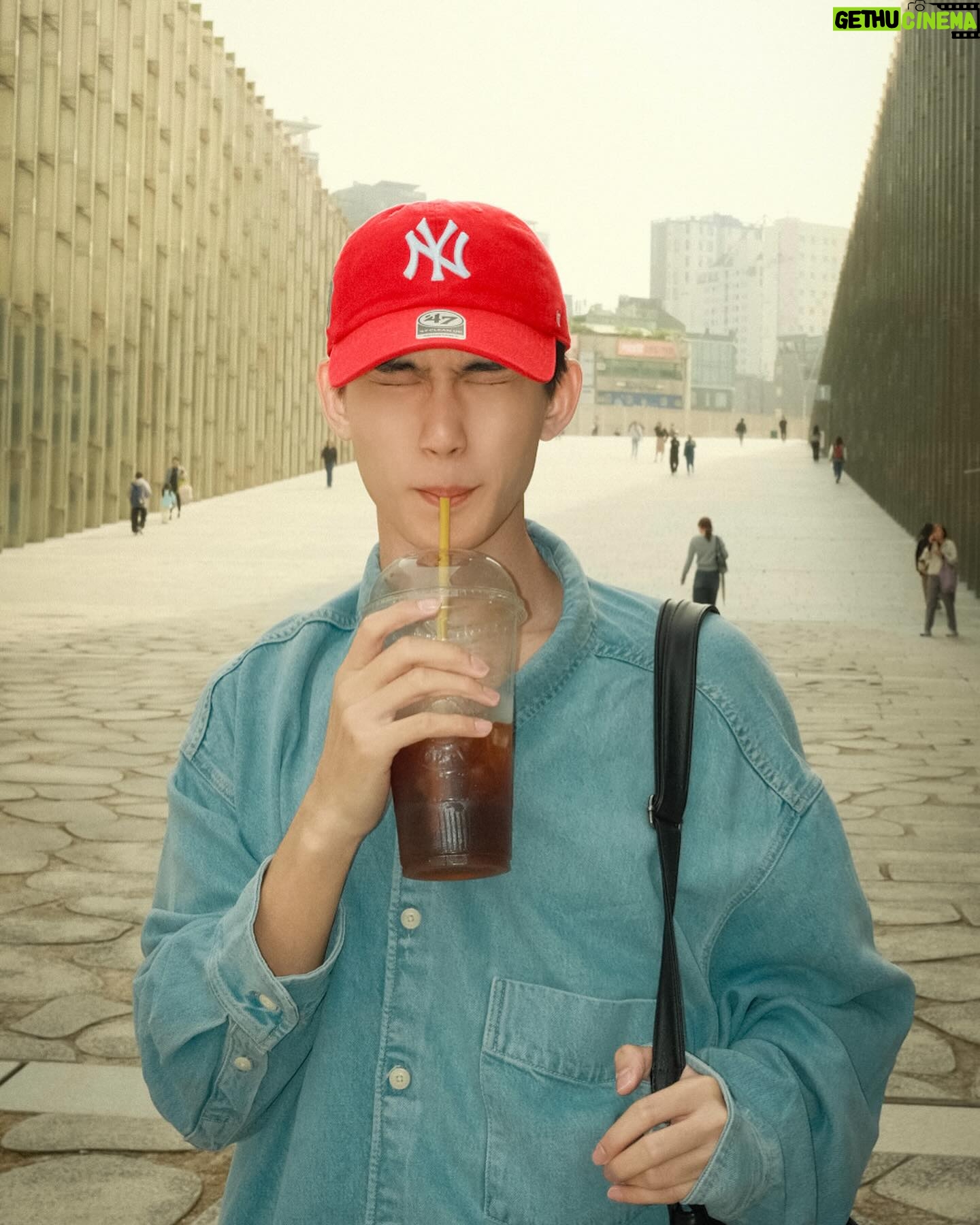 Chalongrat Novsamrong - 42.7K Likes - ☕️ตื่นไป7วัน😋