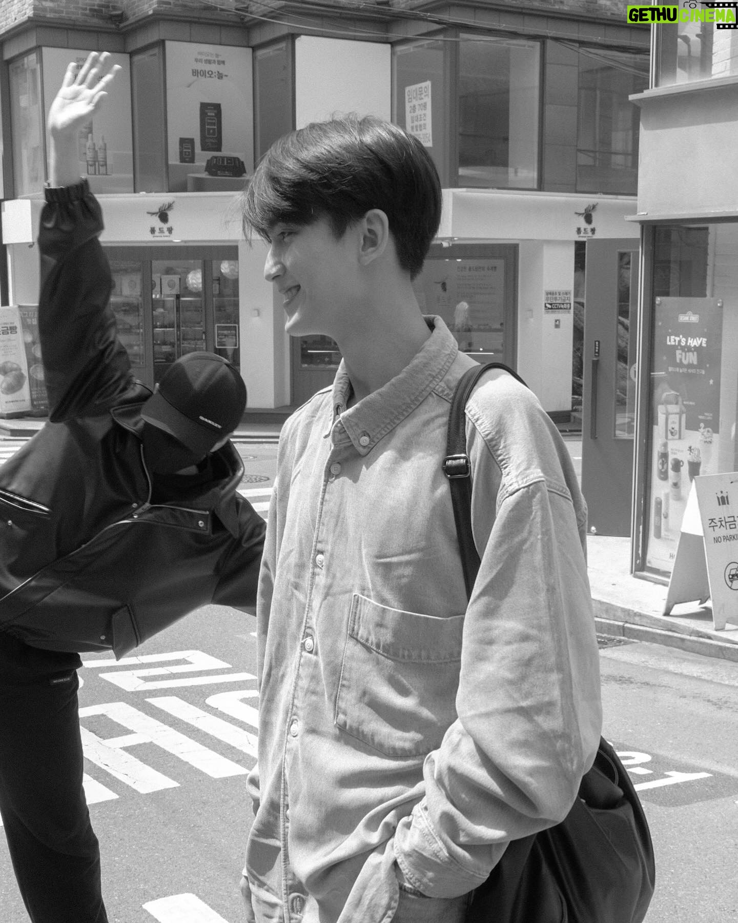Chalongrat Novsamrong - 42.7K Likes - ☕️ตื่นไป7วัน😋