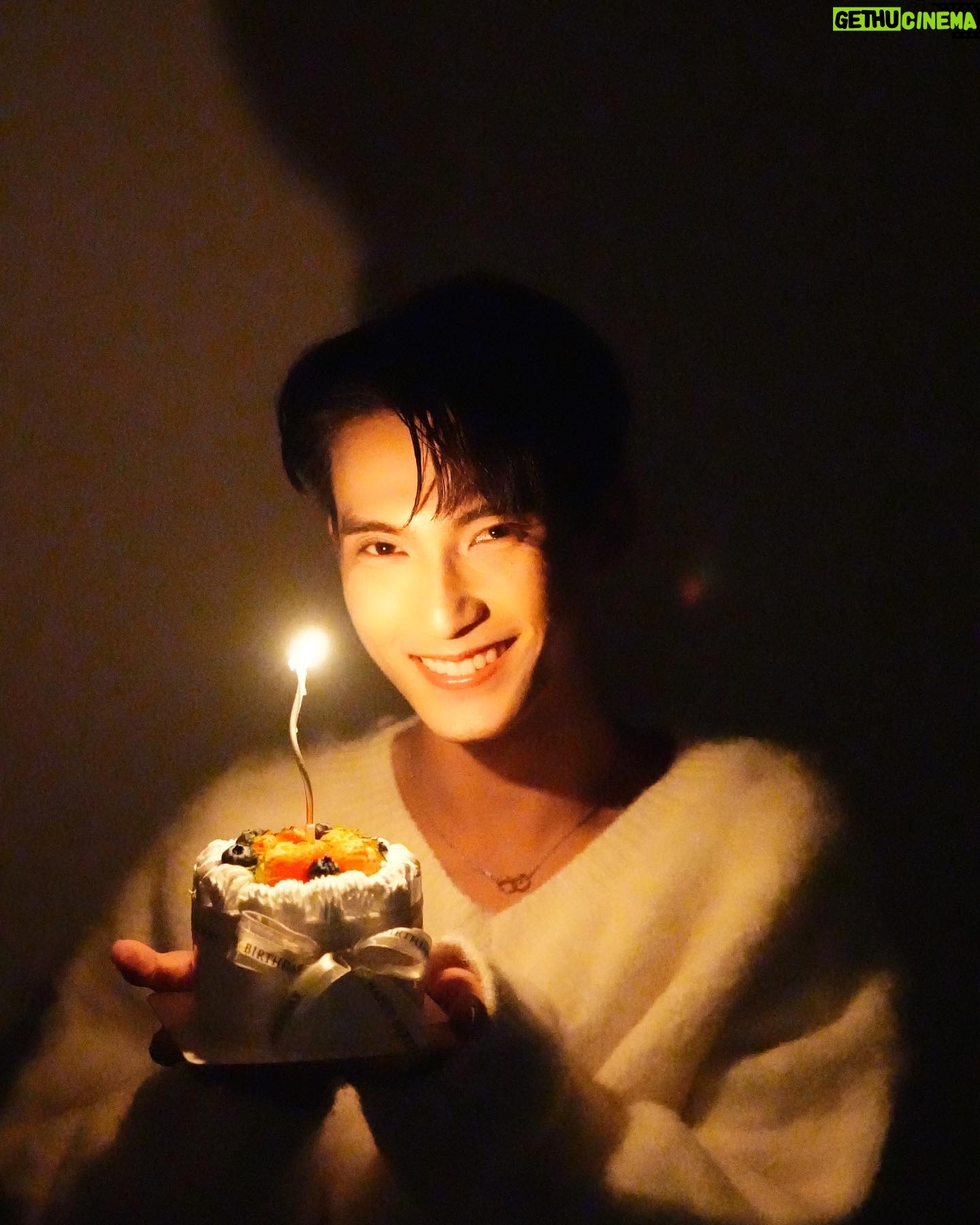Chalongrat Novsamrong - 101.1K Likes - 🎂🎂🎂🎂🧡🧡🧡🧡