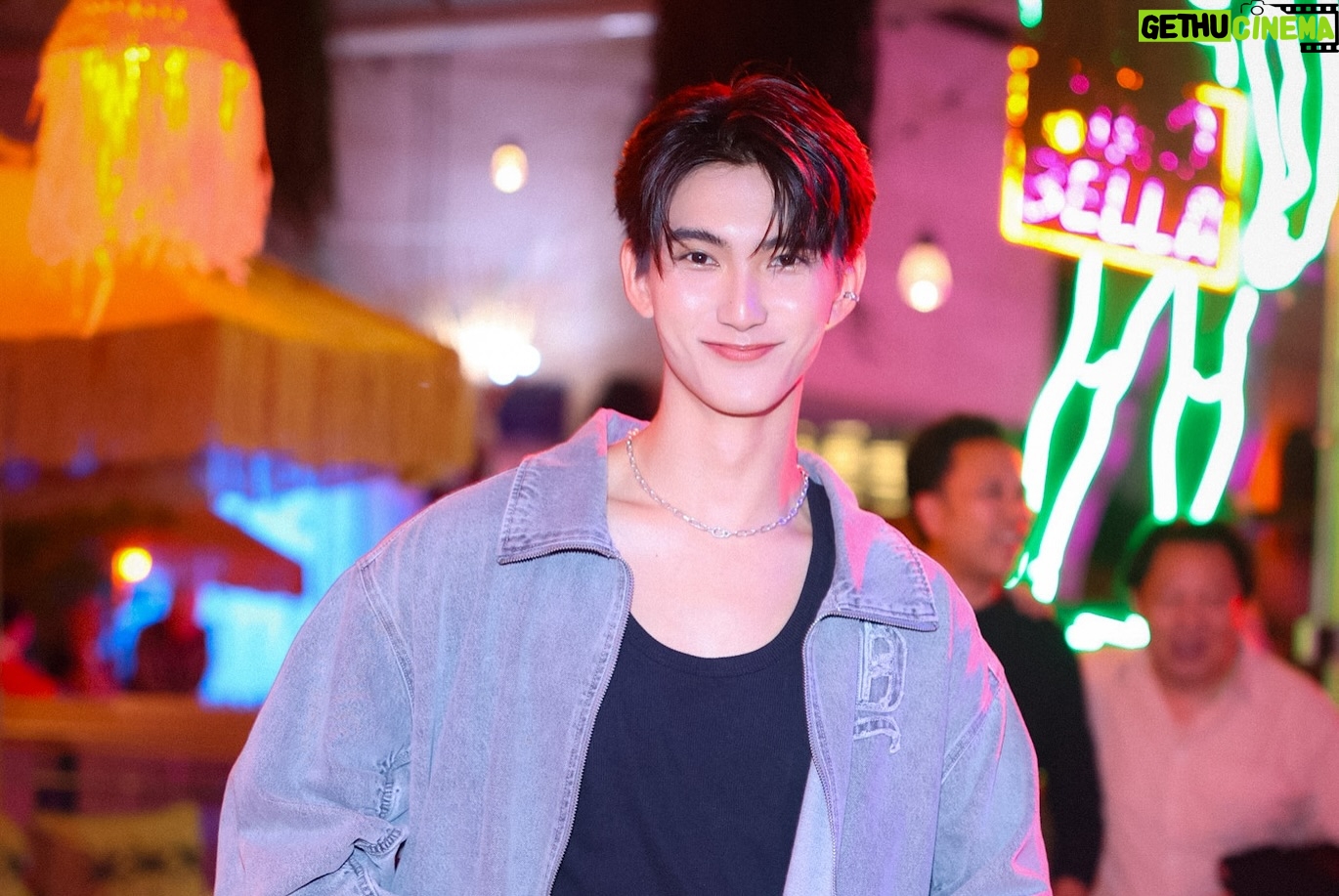 Chalongrat Novsamrong - 52.3K Likes - Unveiling Bangkok’s chicest new hangout spot! Chilling and
take a sip at #EMWONDER on 5FL, at EMSPHERE
LET’S GO PARTY
LET’S GO CRAZY
LET’S GO WILD
#EMDISTRICT #EMSPHERE @theemsphere