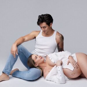Chance Perez Instagram - Sneak Peek 🤭 we had an amazing maternity shoot with @moniquehoppe_photography this week! Only a couple weeks left before he’s here🖤