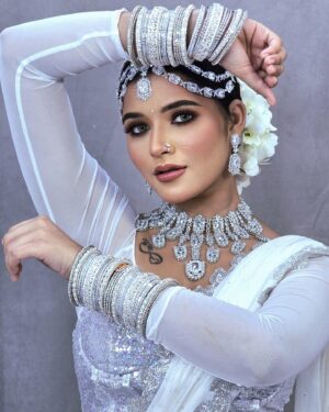 Chandhine Kaur Instagram - SNOW SILVER 🌝

Muse @ck_chandhinekaur 
Mua @chandradevi_mua
Photographer 📸 @prakeshbalachandran 
Heatless drapped by @stsareedrapist
Video @nj360spinbooth 
Lens @ommylens 
Hair flower @apsweddinggarlands 

#chandshine #holla_buddies #photoshoot #bridalmakeup #conceptualportrait