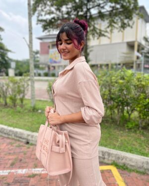 Chandhine Kaur Instagram - Random💜

#chandshine #holla_buddies #random #slayalways #positivevibes