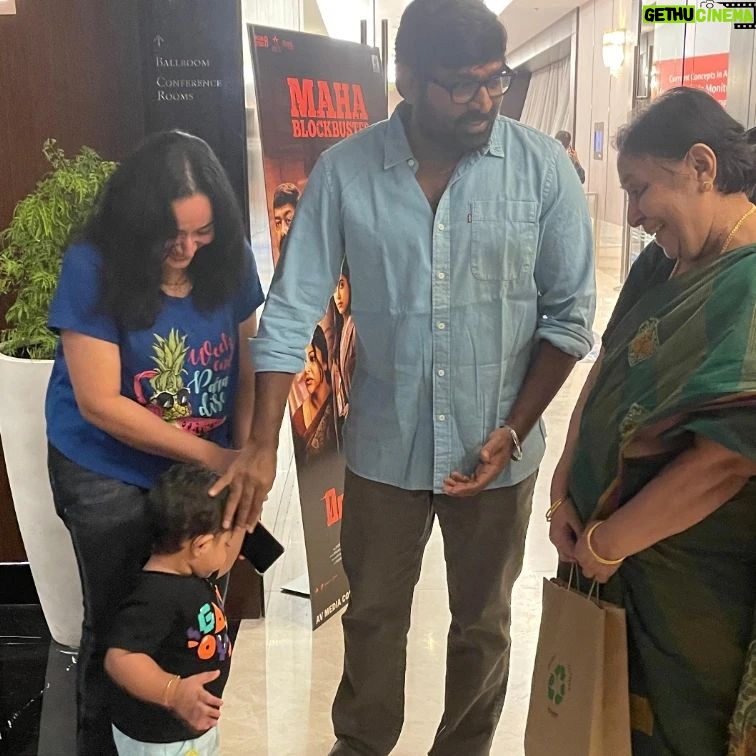 Chandra Lakshman - 11.8K Likes - ...and with the Maharaja himself.. Congratulations @actorvijaysethupathi VSP on your 50th film and cheers to many more enthralling performances🎊🎉
Lots of love @pratheeshsekhar
#maharajamovie #vijaysethupathi #tamilactor #newmovie #promotions