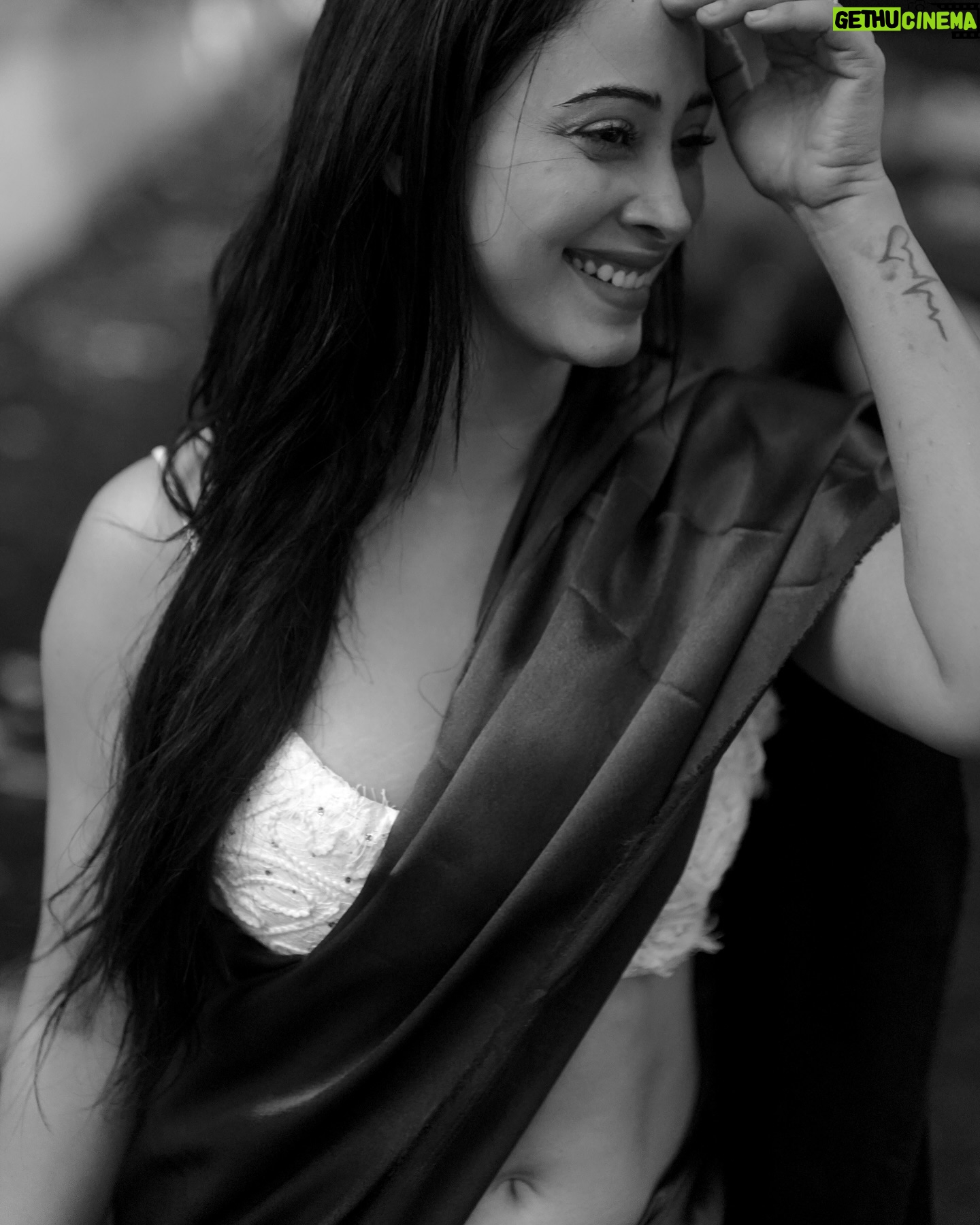 Chandrani Das - 21.4K Likes - Lag ja gale❤️🧿..#newreel #happy #moment #sharee #love #happy ❤️🧿🫶🏻🦋