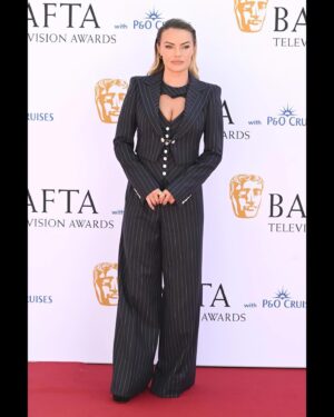 Chanel Cresswell Instagram - Watching people accept their awards knowing the dedication it took to win one of those brass faces is inspiring 🎭🎖️
Congratulations to all of you and the nominees 🎉
Thank you @bafta @pandocruises the event was fabulous.💓

@kelvinstylist @clairehealeyhair @krystaldawn_mua thank @joshuakanebespoke you to all of you ❣️ what a team x