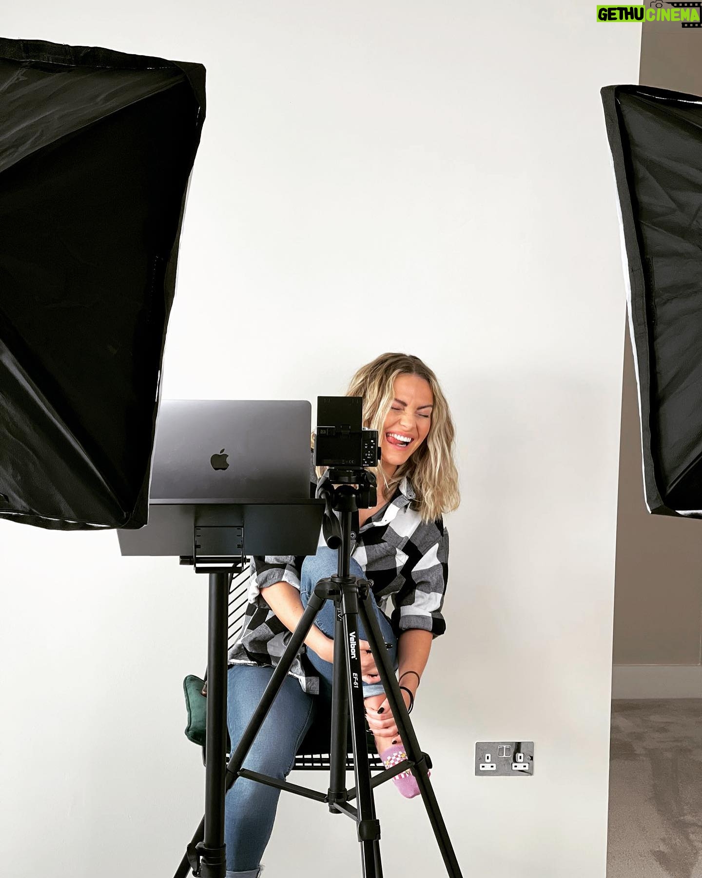 Chanel Cresswell - 876 Likes - 🎬🎥As we gear up for tonight’s Bafta awards …
It’s a reminder of all the hard work and endless hours people put in - sometimes to succeed or some times not 🙃 It takes determination 👏🏼
So thanks to all those family members and friends who help those actors !😚Reading in, helping with lights, the lights falling down,💥the cameras, the cameras having tantrums 😤 and those tripods that have minds of their own ! 📸 … it’s all part of the fun 😍🤪
Zooms, self tapes, meetings…. It’s all part of the mayhem 🥳
The best advice : THE BULBS ARE HOT AFTER 🥵😅🤕🩹