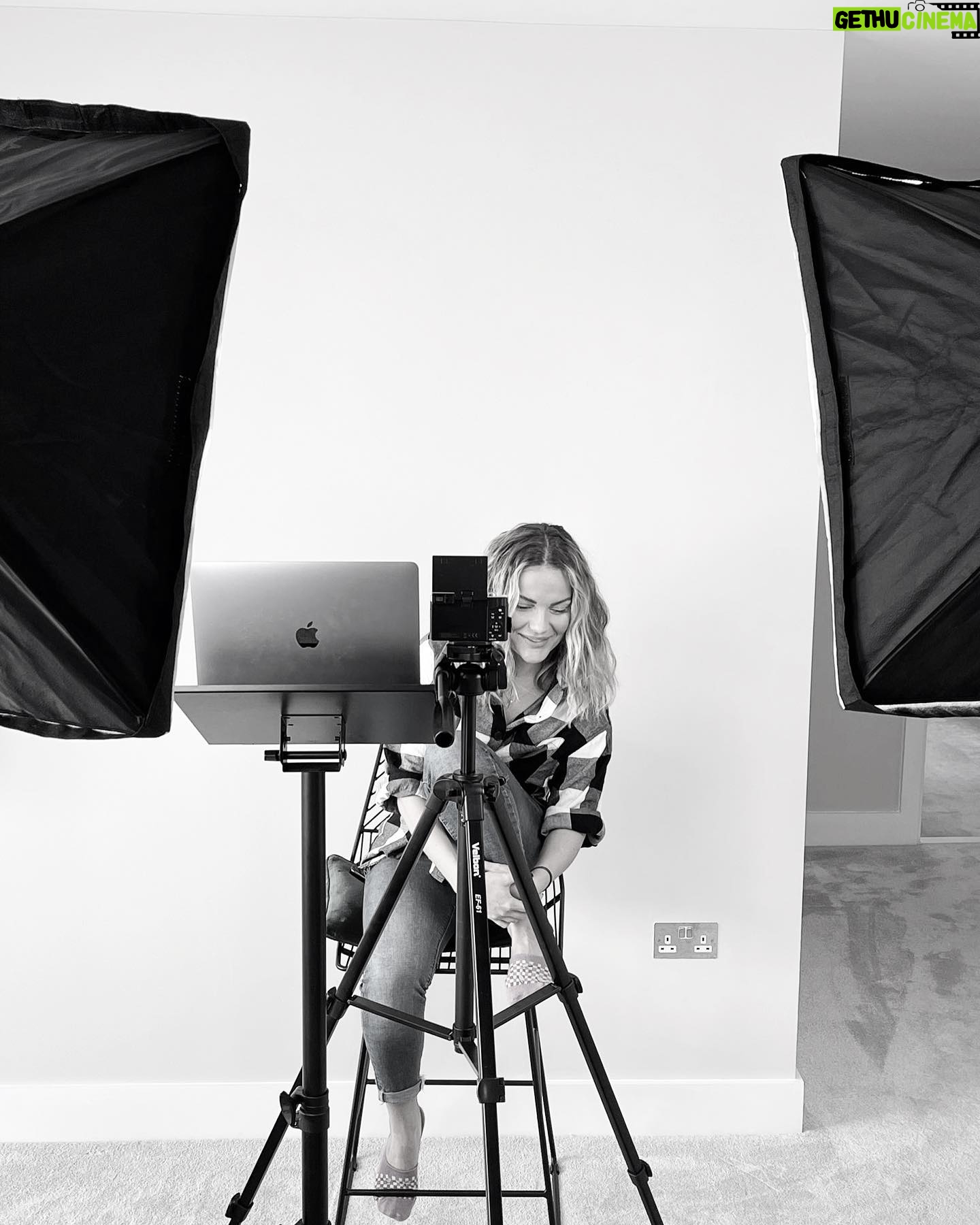 Chanel Cresswell - 876 Likes - 🎬🎥As we gear up for tonight’s Bafta awards …
It’s a reminder of all the hard work and endless hours people put in - sometimes to succeed or some times not 🙃 It takes determination 👏🏼
So thanks to all those family members and friends who help those actors !😚Reading in, helping with lights, the lights falling down,💥the cameras, the cameras having tantrums 😤 and those tripods that have minds of their own ! 📸 … it’s all part of the fun 😍🤪
Zooms, self tapes, meetings…. It’s all part of the mayhem 🥳
The best advice : THE BULBS ARE HOT AFTER 🥵😅🤕🩹