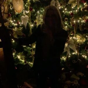 Chanel Cresswell Instagram - I’m hoping you’ve all had a wonderful breakup weekend 😘
Mine was pretty chilled, a night with the ladies last week 🙌🏼🥂 

I gave up teaching mum how to boomerang 😂 but we gave it a go ! 

#rockinaroundthechristmastree