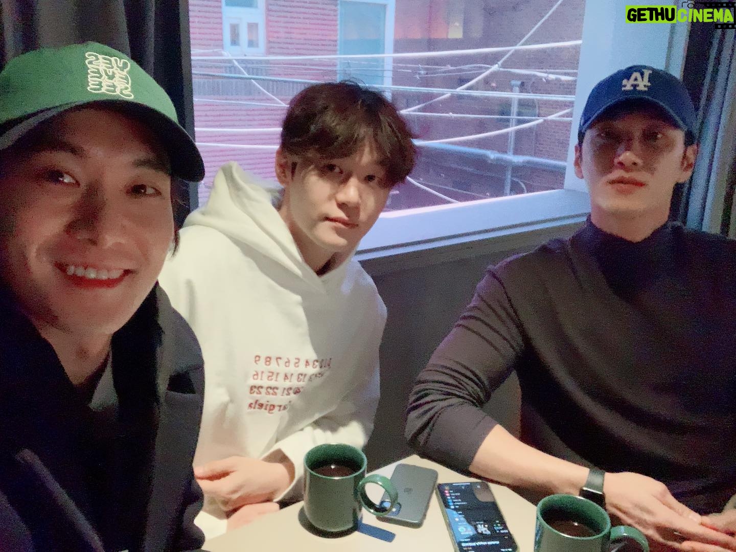 Chang Ryul - 102.4K Likes - 보현이랑 학주랑 😬