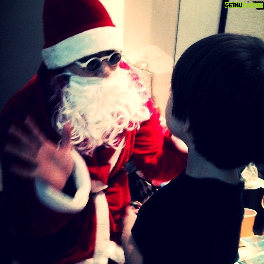 Chang Ryul - 63.2K Likes - 대담한 산타삼촌의 역사,,,🎄
여러분 모두 진짜 메리크리스마스에요 허허허 -률산타🎅🏻-