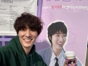 Chang Ryul Instagram - ☕️🛻
장난 아니네요! 장 률 커 피 차 라니! 
률이를 응원해주시는 분들 덕분에 힘 이 납 니 다! 
첫 커피차 잊지 못 할 거에요! -🍓👸🏻-