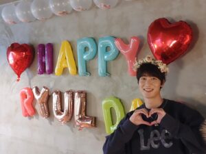 Chang Ryul Instagram - 너무나 특별하고 행복한 생일이었어요! 
힘을 많이 얻었습니다. 
축하해주신 모든 분들 너무 너무 감사합니다
🥺☺️😍 -🍓👰🏻- (오류가 났네요 게시물이 삭제되어서 다시 올려요🥲)