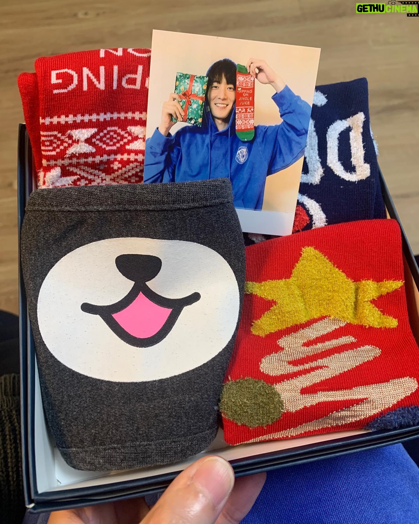 Chang Ryul - 61.7K Likes - 나의 🎅🏻산타친구들 선물 고마워용🧦🎄