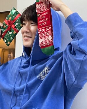Chang Ryul Instagram - 나의 🎅🏻산타친구들 선물 고마워용🧦🎄
