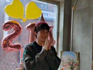 Chang Ryul Instagram - 너무나 특별하고 행복한 생일이었어요! 
힘을 많이 얻었습니다. 
축하해주신 모든 분들 너무 너무 감사합니다
🥺☺️😍 -🍓👰🏻- (오류가 났네요 게시물이 삭제되어서 다시 올려요🥲)