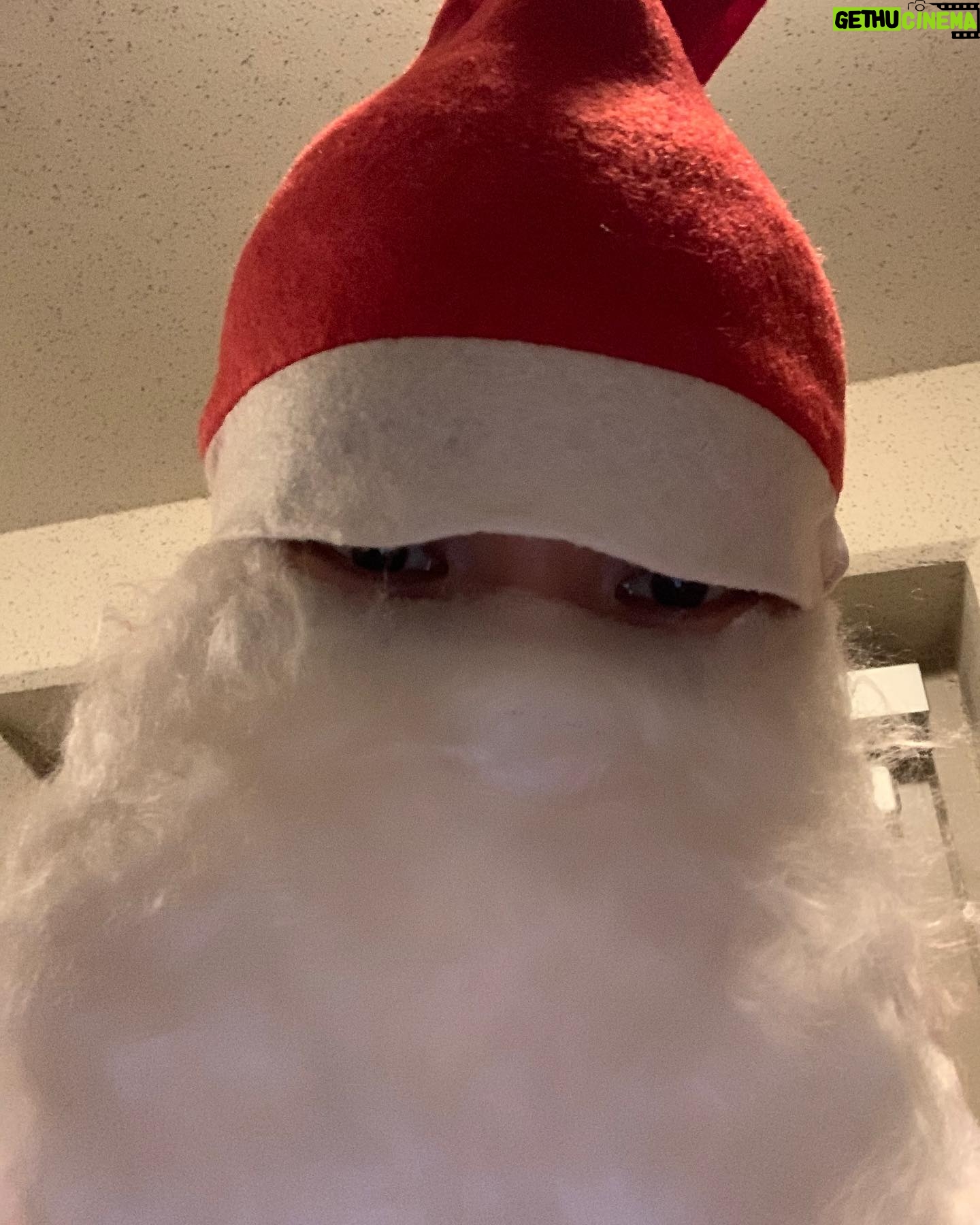 Chang Ryul - 85.1K Likes - 대담한 산타삼촌 올해도 갑니다. 다음주에 만나요! 기다려요옹~🎅🏻