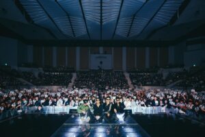 Changmo Instagram - DAY 2. 사랑해요. 아까 말했듯 여러분이 저를 특별하게 만들어주셨어요. 사랑합니다. 조심히 귀가하세요!