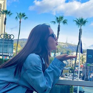 Chantal Videla Instagram - This is what you call Visualising the Future! And of course, the other members will have their own stars too! Let’s make a Lapillus street!🙈 

But for now, let’s check this off our bucket list! Finally got to stroll around the Walk of Fame and see the Hollywood sign! And take a few selfies with big Names too🥹💖

Just a few random throwback pics that I wanted to share with you, peeps! Have a nice Day!☺️☀️✨

PS: The star is Fake, we just made our own and took a picture okie? Let’s wait for the real one later🙊😆✌🏻