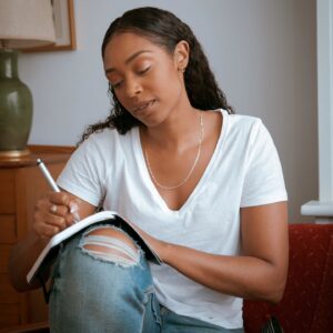 Chantel Riley Instagram - 2023 is quickly coming to an end. On Dec 31st, I usually like to write out all the things I am grateful for that happened and what I am looking forward to seeing in the New Year. What's one thing you are grateful for in 2023?
.
#journaling #2024 #NewYear