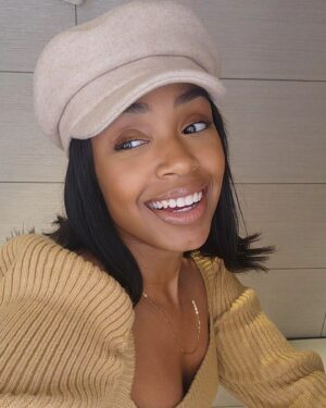 Chantel Riley Instagram - I'm praying you have a week filled with good news, unexpected blessings, and lots of lovin.
.
.
#Monday #spreadlove #motivation