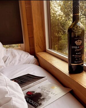Charity Awoke Instagram - Buenas noches 🌙🌟🍷📚 

#NighttimeEscapes #WineandWords #simplepleasures #BudgetBliss