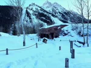 Charity Awoke Instagram - 🏔️ ❄️ 

#maroonbells #Aspen