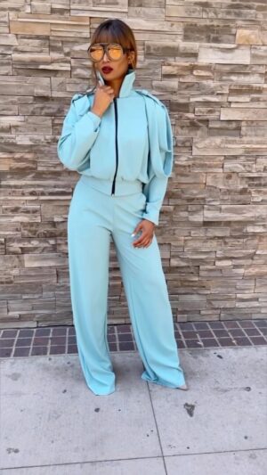 Charketa Glover Instagram - Proper attire 🥶 @rocknremix_ Seneca Blu S-2XL