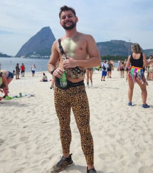 Charles Emmanuel Instagram - #TbT do Carnaval mesmo, porque não postei uma foto sequer 🫠
Resumindo: foi uma loucura! Obrigado aos envolvidos e a quem eu encontrei no caminho. ❤️