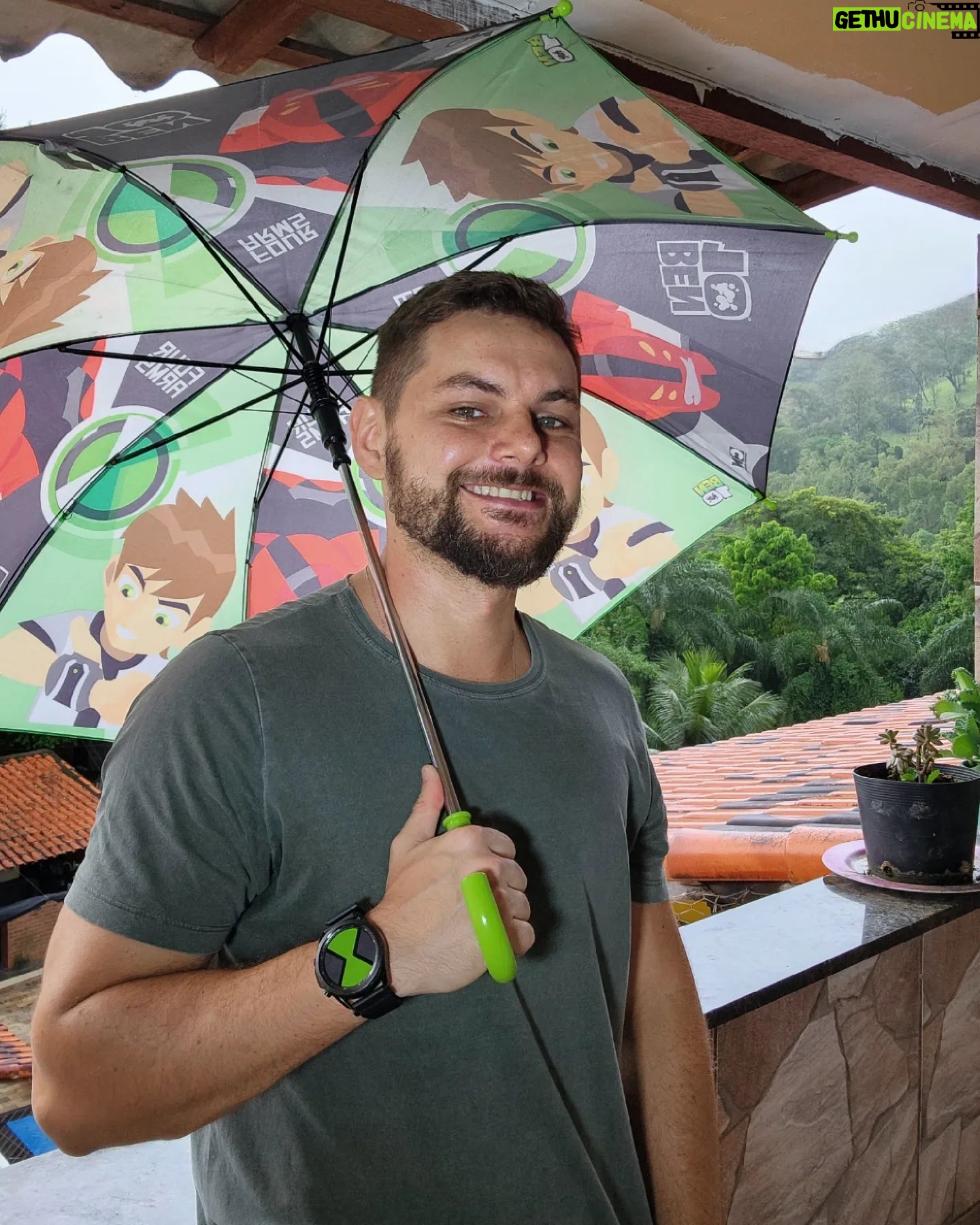 Charles Emmanuel - 16K Likes - Só chove nesse Rio de Janeiro... pelo menos tô protegido. 😎💚
#omnitrix #ben10