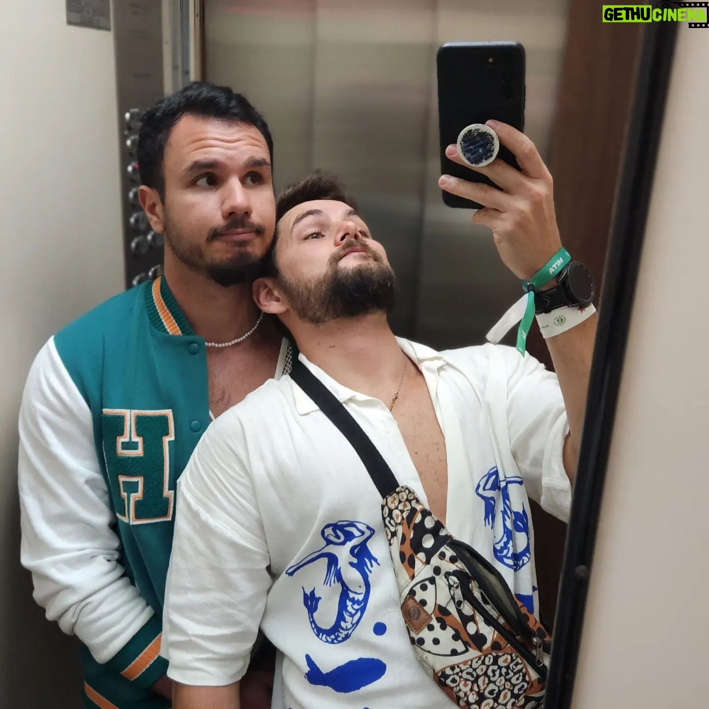 Charles Emmanuel - 15.2K Likes - Mix de Dia dos Namorados mudança morando juntos pela primeira vez primeira janta no apê novo bagunça amor ❤️