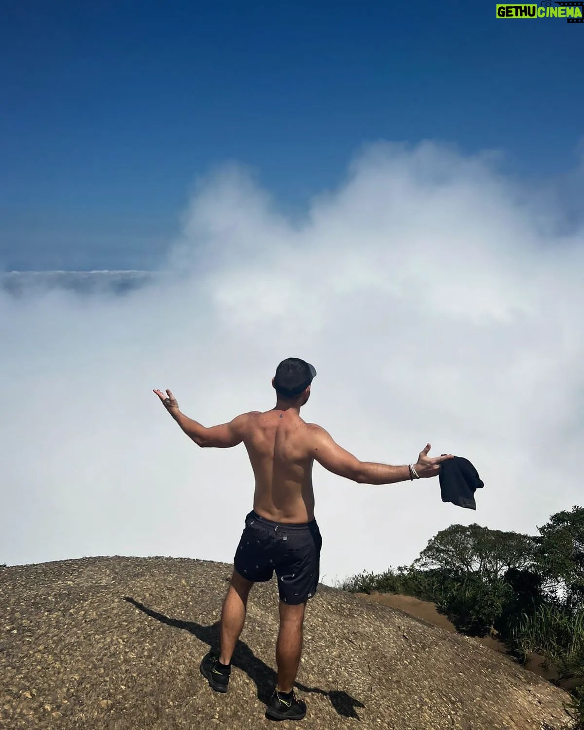 Charles Emmanuel - 16.7K Likes - Nossa primeira vez no Dois Irmãos ⛰️🌤