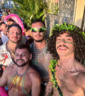 Charles Emmanuel Instagram - #TbT do Carnaval mesmo, porque não postei uma foto sequer 🫠
Resumindo: foi uma loucura! Obrigado aos envolvidos e a quem eu encontrei no caminho. ❤️
